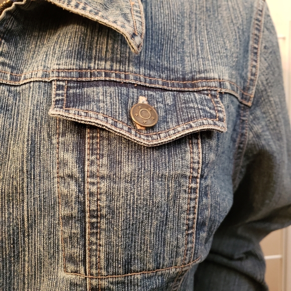 Bailey's Point Jean Jacket with Zipper Closure - Picture 6 of 8
